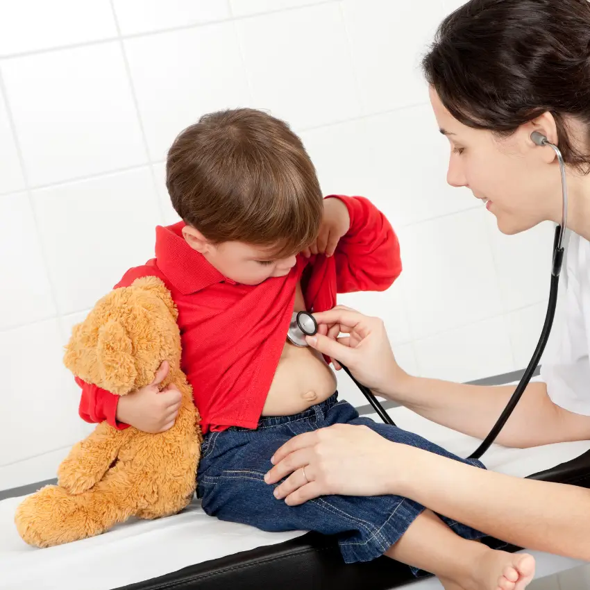 Consulta médica pediátrica